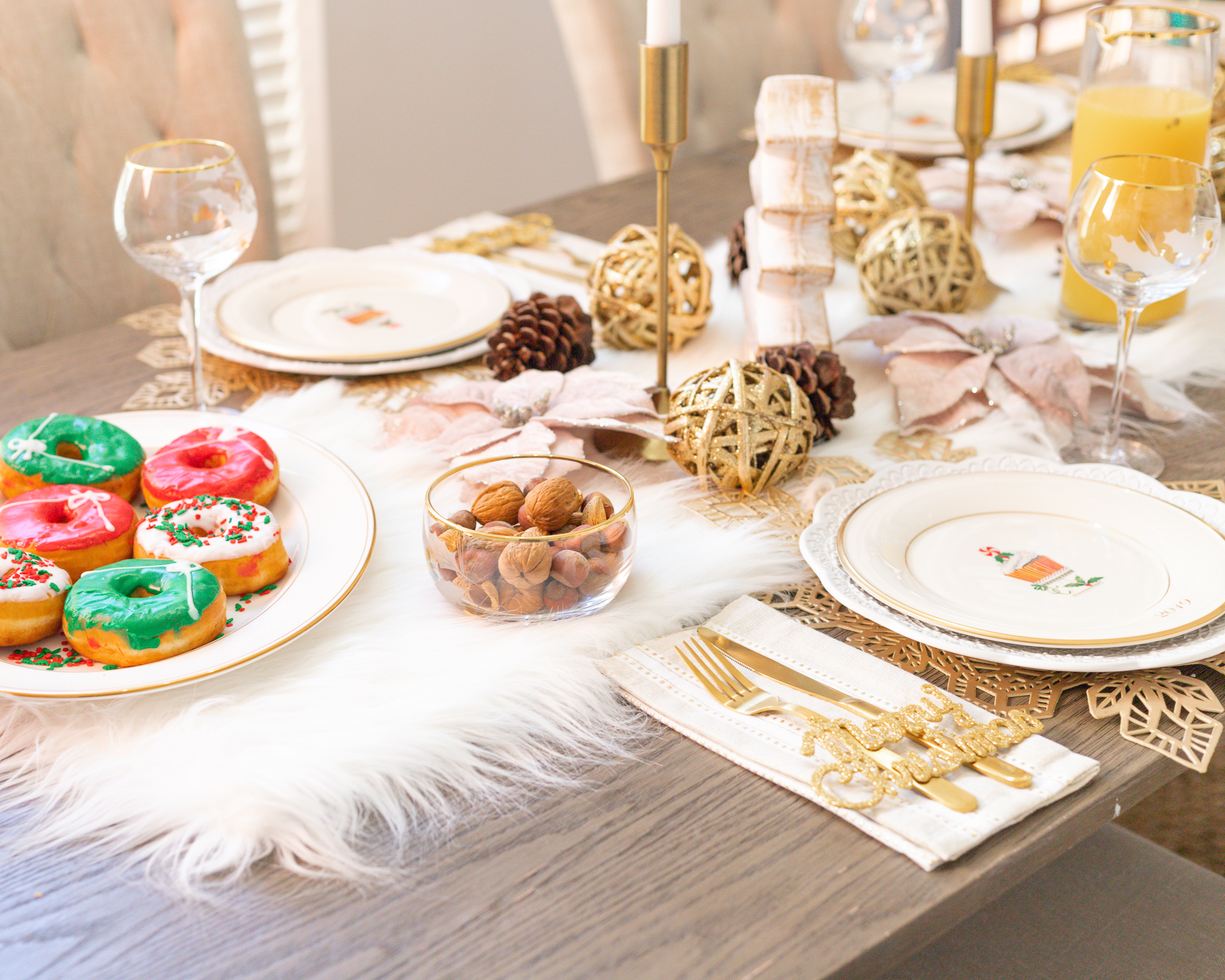 HOLIDAY TABLESCAPE WITH LENOX DINNERWARE