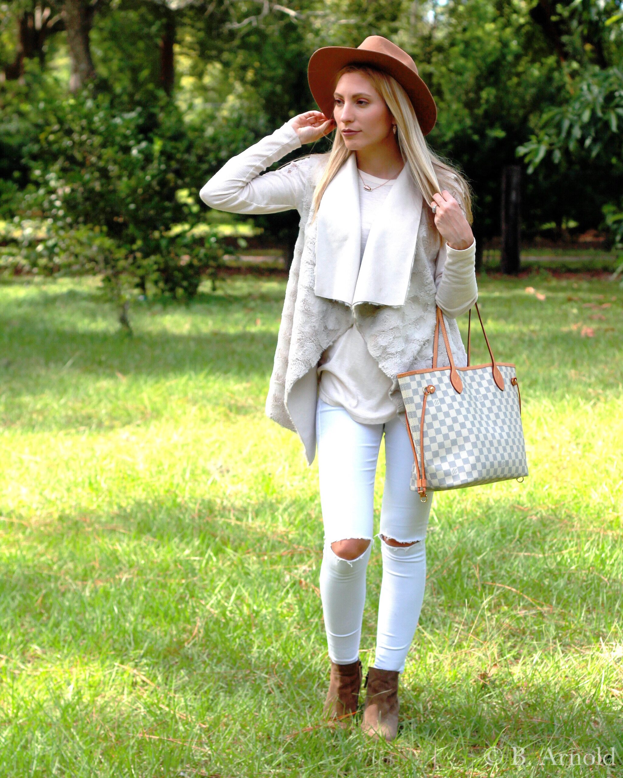 Spring outfit and Louis Vuitton neverfull gm  Outfit inspiration fall,  Simply fashion, Casual chic
