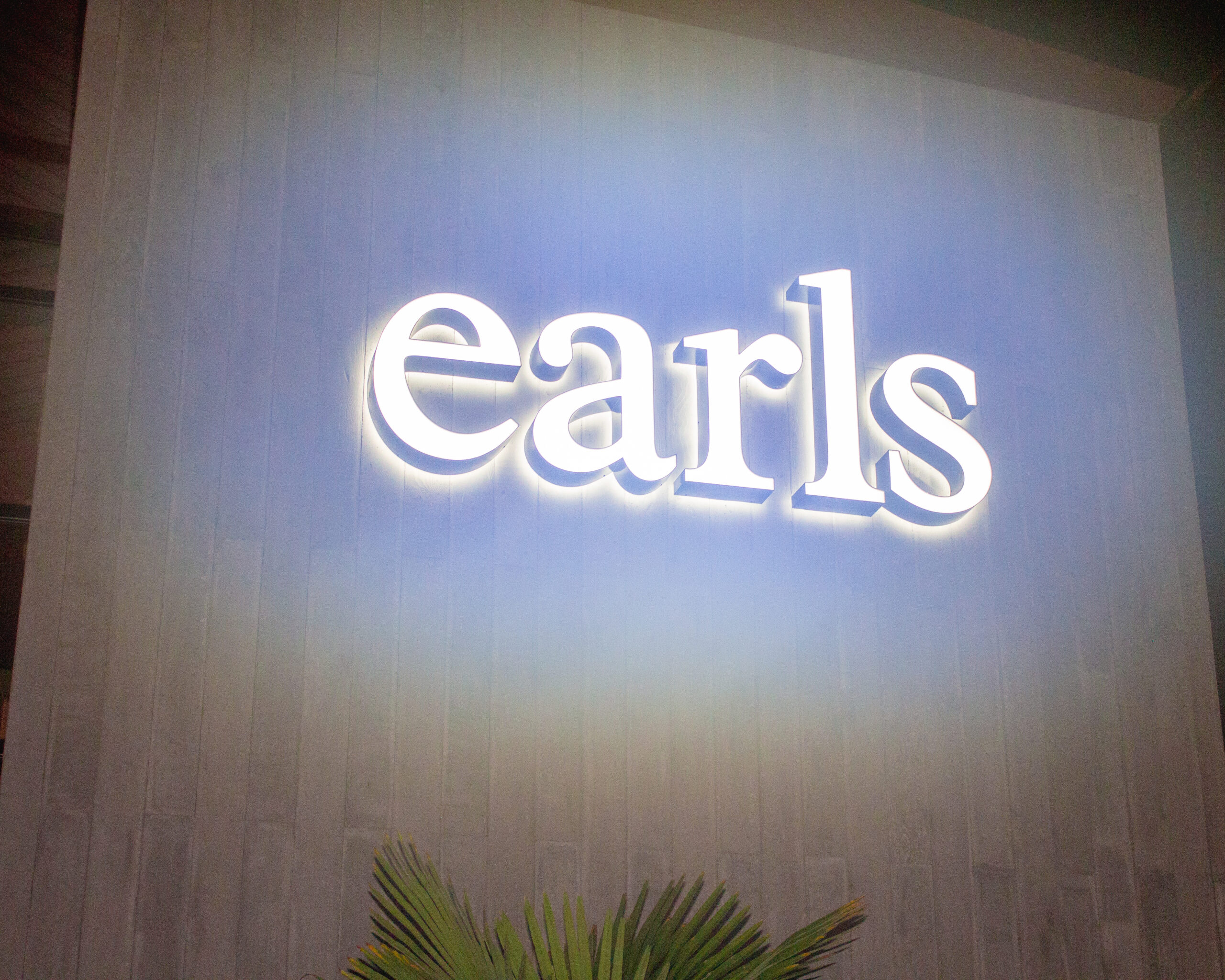 WINE DOWN WEDNESDAY AT EARL'S ORLANDO