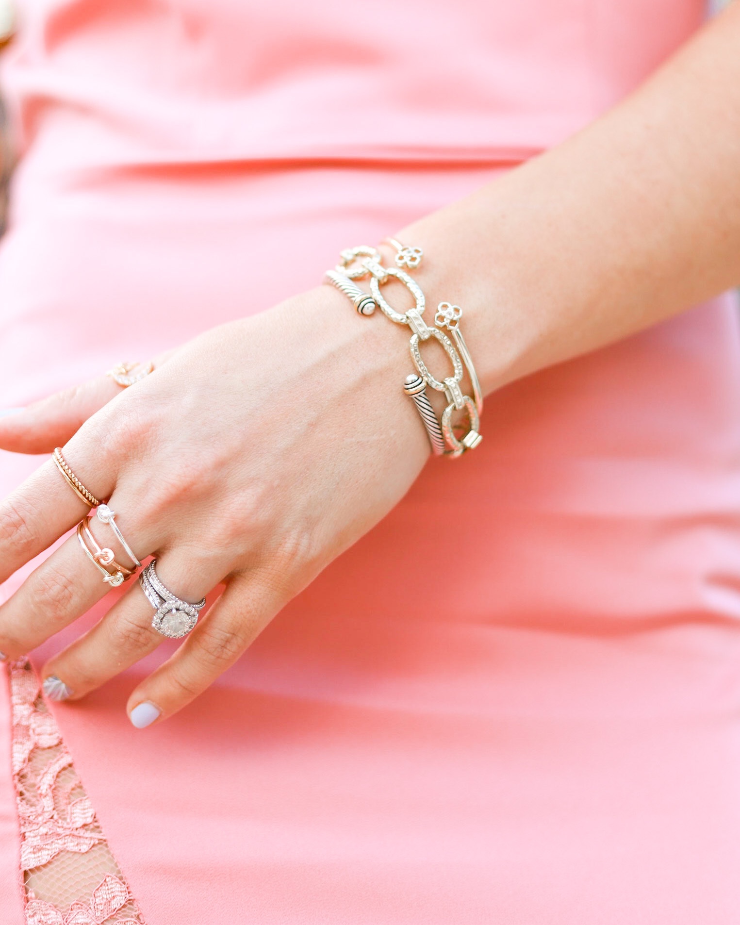 HOW TO LAYER JEWELRY BRACELETS